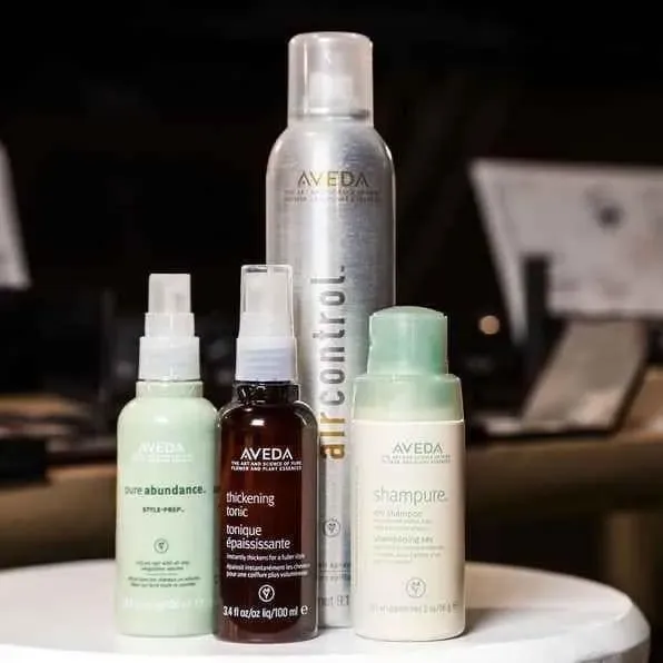 https://cdn.salonspotlight.com/photos/J18qVvM7y2uPpDozYMBr/1a710cf3-995e-47b9-9050-97fdfef98dd5_720x720