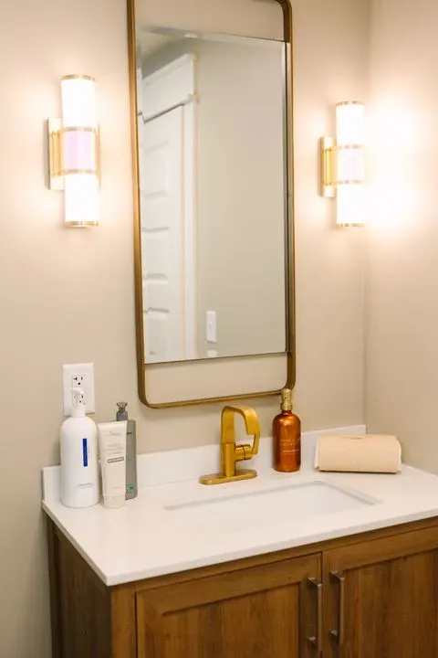 https://cdn.salonspotlight.com/photos/J1cfr5Jrkc4EO4HQt9ia/0012bba6-fd5d-4367-b8e2-cdfe4f210503_720x720