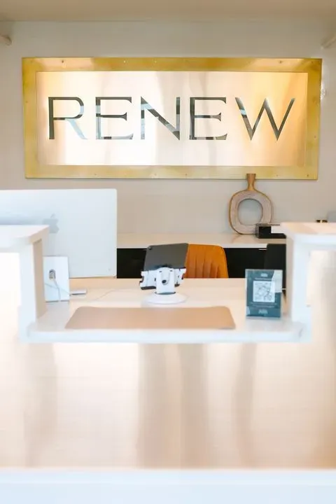 https://cdn.salonspotlight.com/photos/J1cfr5Jrkc4EO4HQt9ia/138fc7f2-ba5e-45b0-9c7d-ea71f0209b08_720x720