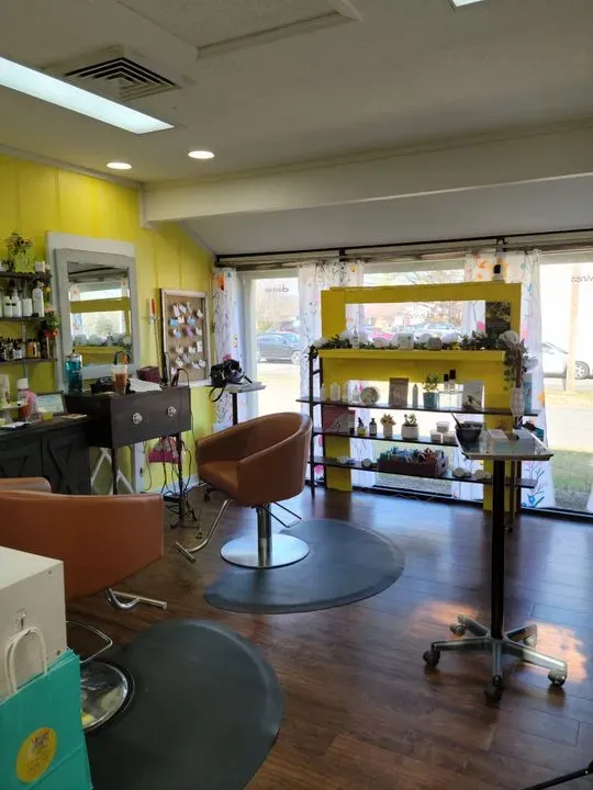 https://cdn.salonspotlight.com/photos/J292P7fJF99FV4okVlS8/647debb8-0f64-4870-b97c-c2992a5f93eb_720x720