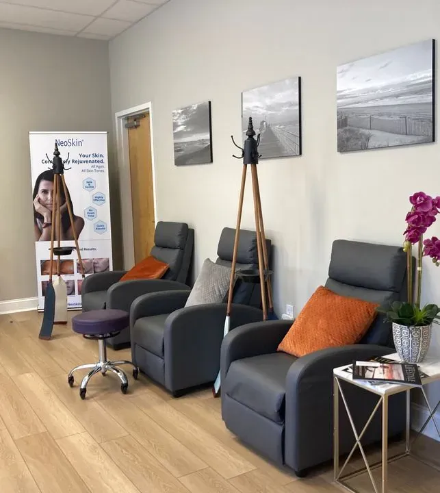 https://cdn.salonspotlight.com/photos/J3HIv9vRw9oibDj1W3aB/1a50d30a-64bb-4f2c-85c2-c8a1d4051c12_720x720