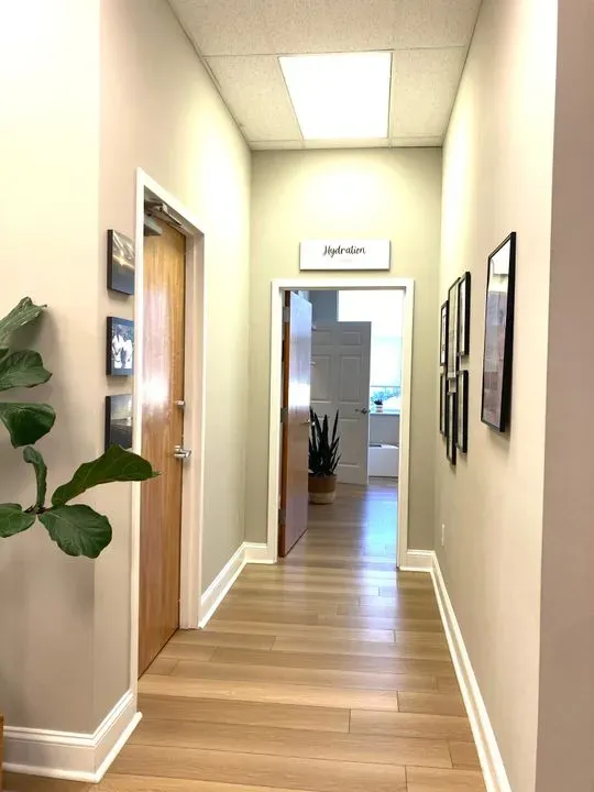 https://cdn.salonspotlight.com/photos/J3HIv9vRw9oibDj1W3aB/4a601430-994e-446f-82c6-8630e42f7259_720x720