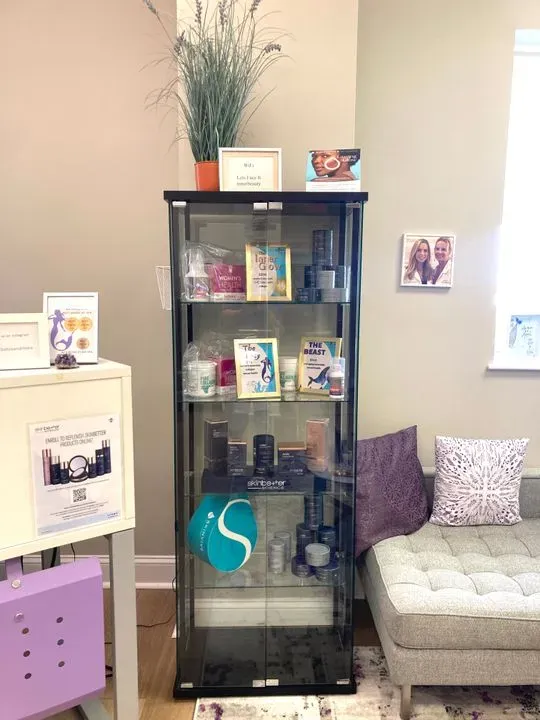 https://cdn.salonspotlight.com/photos/J3HIv9vRw9oibDj1W3aB/f845b662-f720-408e-a1f8-795645922e0e_720x720