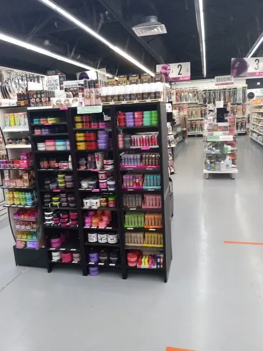https://cdn.salonspotlight.com/photos/J4cwx8W6QIPdFHalImfi/51b8a67e-e8bc-4bc1-9f68-86adc9d676c2_720x720