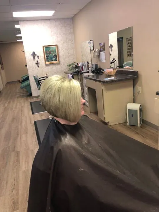 https://cdn.salonspotlight.com/photos/J8tuXWavszjwVs8LCAAx/8c96854d-2594-4c05-a250-4e1ad1a61049_720x720