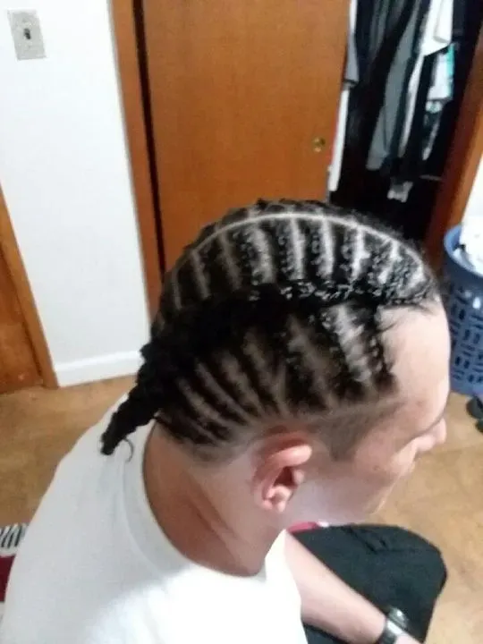 https://cdn.salonspotlight.com/photos/JAdPtELMOZ0luTXtuF4p/b7f1eeb3-e8cc-436e-908f-3d6e264ebe8e_720x720