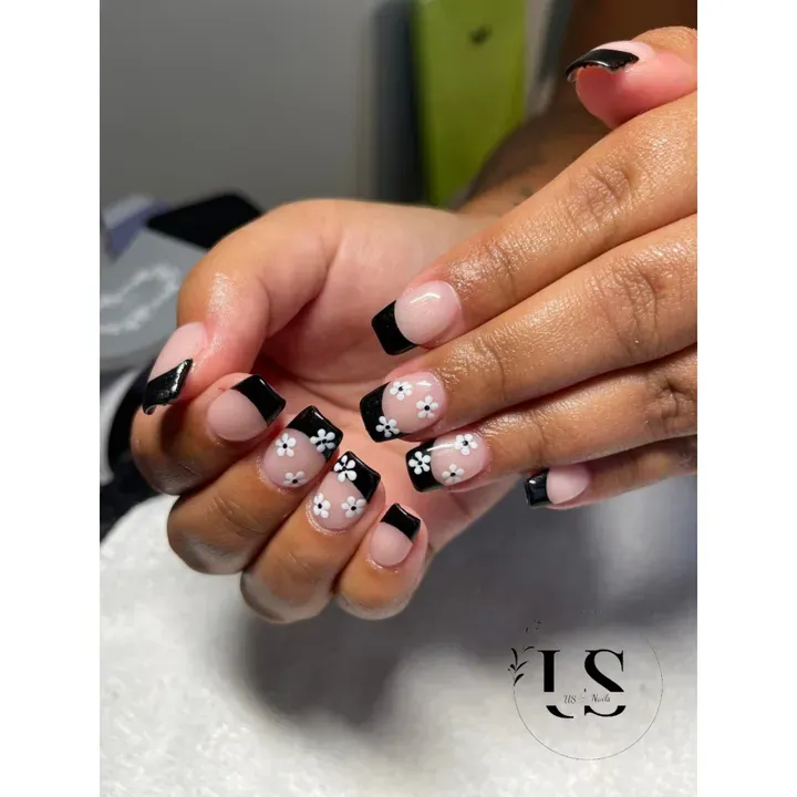 https://cdn.salonspotlight.com/photos/JAstRg3LHGwXcjsJse0Y/8ed268ef-d279-4f7d-8cf1-d4bee7facb42_720x720