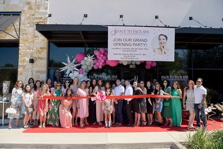 https://cdn.salonspotlight.com/photos/JBOfG3E4tXaLJGdIoKkf/630e1be3-ae2b-4ab7-bd14-d172b9e5ef39_720x720