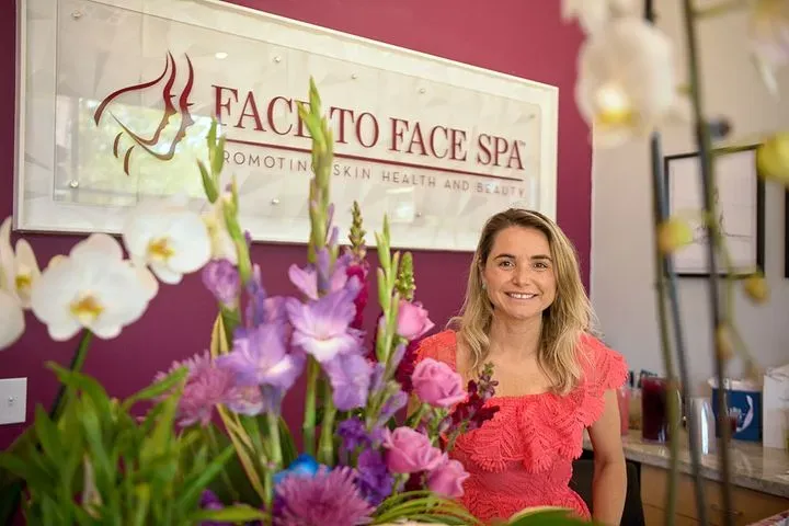https://cdn.salonspotlight.com/photos/JBOfG3E4tXaLJGdIoKkf/9a61af11-e1cd-4a3a-822f-8b8276fb9c8b_720x720