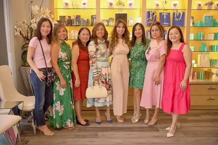 https://cdn.salonspotlight.com/photos/JBOfG3E4tXaLJGdIoKkf/de28a3b6-4c29-45b6-b54b-51ea8052a148_720x720