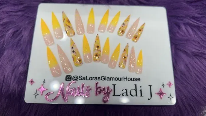 https://cdn.salonspotlight.com/photos/JBYjpKISBQpIWdhW2ZIa/7314026b-ecc4-411b-a8da-a70420903f42_720x720