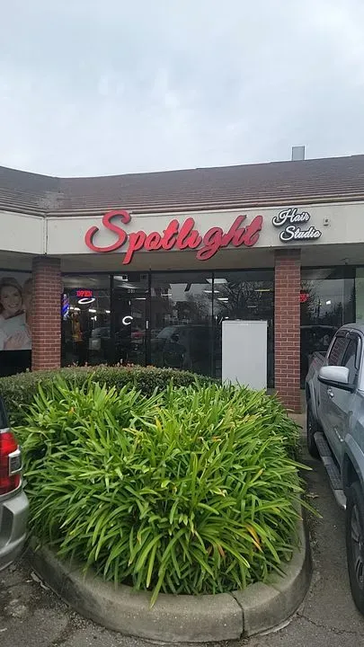 https://cdn.salonspotlight.com/photos/JDFKLnaKr1XMX8cOIMl2/9d9afacb-d01d-4336-a4e9-cf91d234db45_720x720