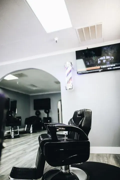 https://cdn.salonspotlight.com/photos/JDFKLnaKr1XMX8cOIMl2/bfef0f6c-ce53-4655-9cee-fd053b59de2e_720x720