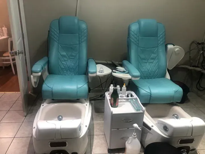 https://cdn.salonspotlight.com/photos/JHcmTw4CW77PKRqymavl/8e4fc474-9270-4589-aa3b-bea84da5fed4_720x720