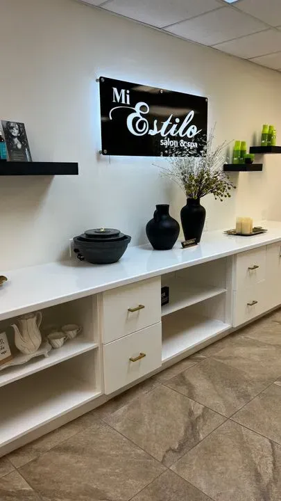 https://cdn.salonspotlight.com/photos/JKdxd6Fup5UxQNjDpLPm/1ff262fd-66bc-454b-8e08-98cecdffd3f4_720x720