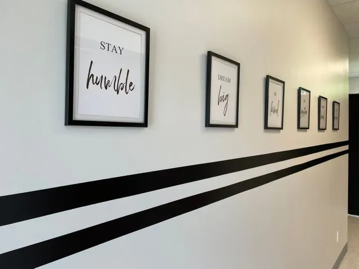 https://cdn.salonspotlight.com/photos/JL1NsgiVO2n2uLLhzMZo/50d4132e-1d39-4a67-be48-f3b1b6a0aa98_720x720