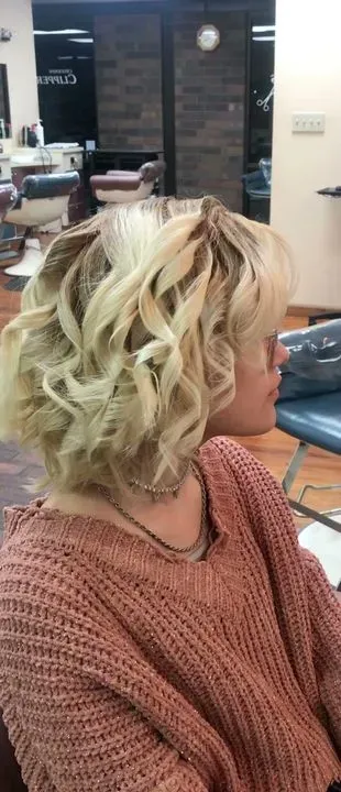 https://cdn.salonspotlight.com/photos/JL64xmTgbM6awHJogUHf/abcc7b63-c66f-451c-b5e6-ae2ea0e95cbc_720x720