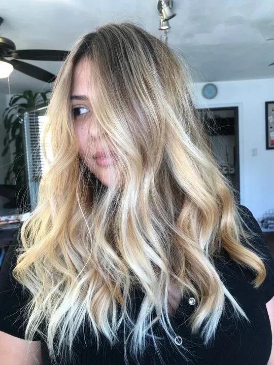 https://cdn.salonspotlight.com/photos/JMZys2LlaQyivmsdbVGu/444ee452-2253-4ce1-9100-df25cecaed71_720x720