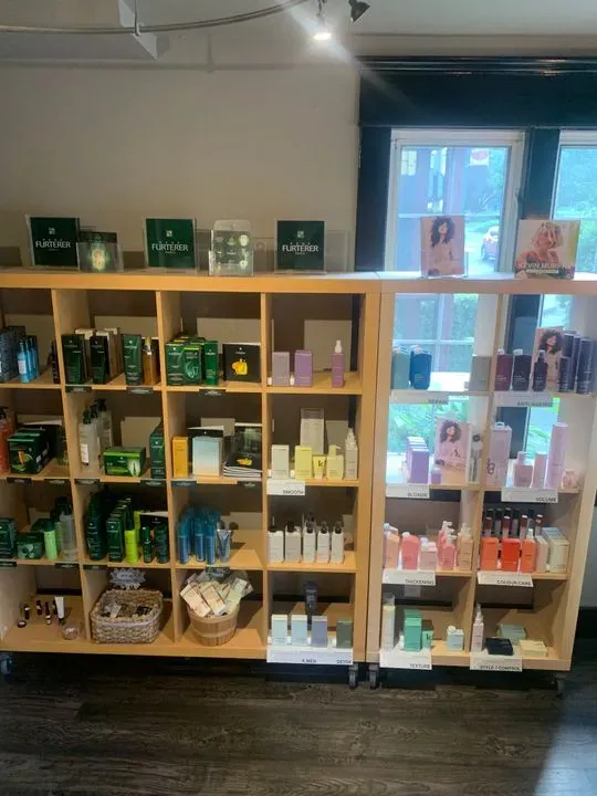 https://cdn.salonspotlight.com/photos/JMgahlFoSJjSWunFFgMo/595d4805-b9ea-4ee8-a5e0-77150d7cad27_720x720
