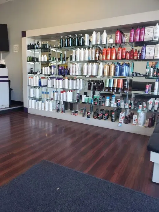 https://cdn.salonspotlight.com/photos/JPRkFCRtSvx4bDS9iRUw/aa8040b5-7348-4367-b1c4-c5923ed1d53b_720x720