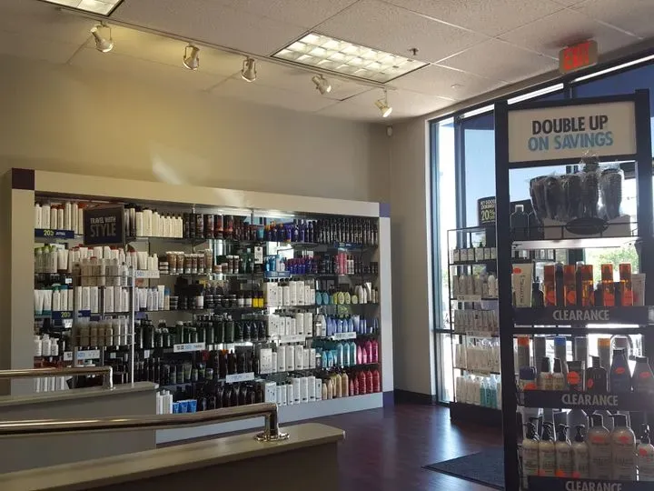 https://cdn.salonspotlight.com/photos/JPRkFCRtSvx4bDS9iRUw/cd27cf36-550e-4b99-8477-43a8dd2b5a10_720x720