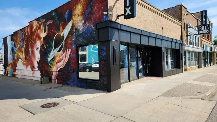 https://cdn.salonspotlight.com/photos/JR5CAJpA2cBzt17KIXkB/a42b09b9-c666-4be8-9602-7623a64c3b4b_720x720