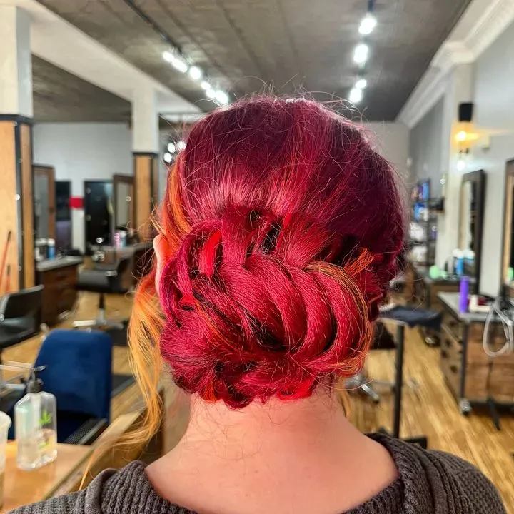 https://cdn.salonspotlight.com/photos/JR5CAJpA2cBzt17KIXkB/f7875a06-4f09-4fd2-9e3e-f84e9f0dd43e_720x720