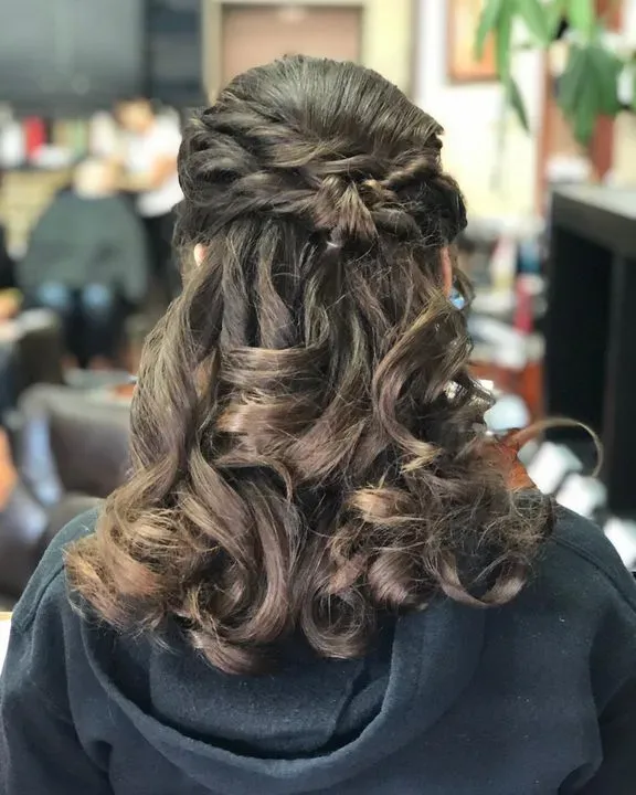 https://cdn.salonspotlight.com/photos/JRfn9jHydmvupmiUvLKs/3ef301c2-2765-4c77-8f58-c08ab7d313f0_720x720