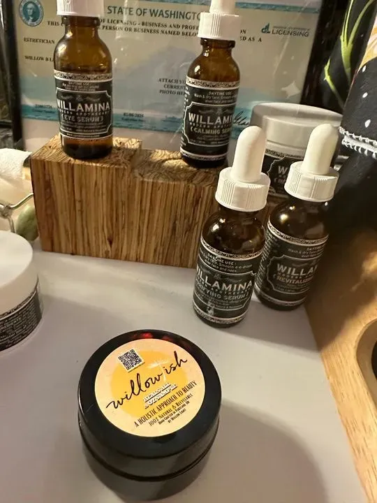 https://cdn.salonspotlight.com/photos/JTQsYl3xVIeKaxh2mVR8/0972981e-659c-465f-bade-4991e7fda6e2_720x720