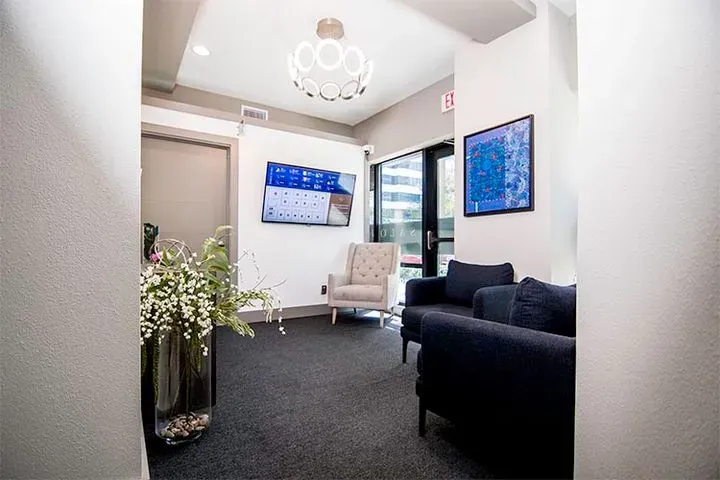https://cdn.salonspotlight.com/photos/JThJUveOrAj41n66Z2Z3/db9542fc-308e-4b72-9adb-3a48997711ef_720x720