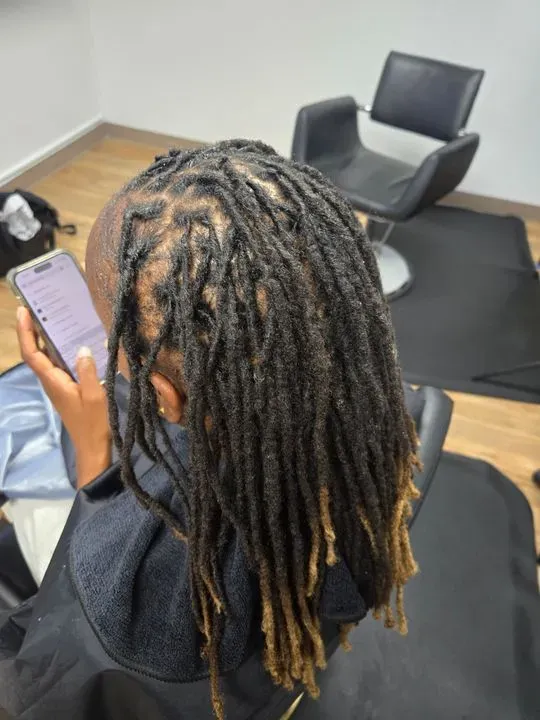 https://cdn.salonspotlight.com/photos/JUrn6Pf9c9FsxcfqQCG5/91912492-975a-4951-bbe4-d987e56fd27d_720x720