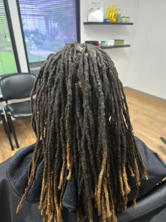 https://cdn.salonspotlight.com/photos/JUrn6Pf9c9FsxcfqQCG5/b94d97a6-6534-466e-bae3-44a4eea6c549_720x720