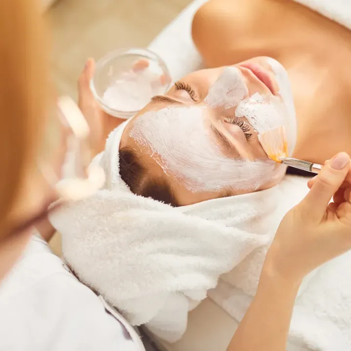 https://cdn.salonspotlight.com/photos/JXh921dvHMzpgCVdvDnP/56914e7d-9c61-4d34-b22d-2d63d500dae3_720x720