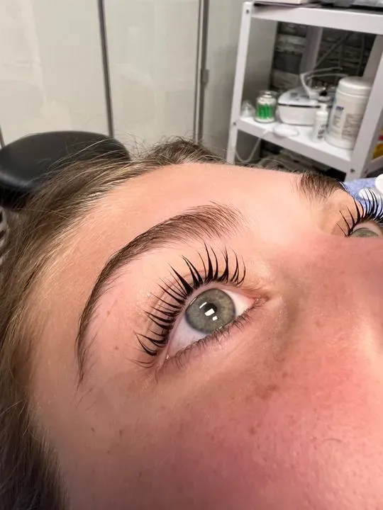 https://cdn.salonspotlight.com/photos/JXh921dvHMzpgCVdvDnP/fa374046-fafe-40a8-8328-26e633bf3bd4_720x720