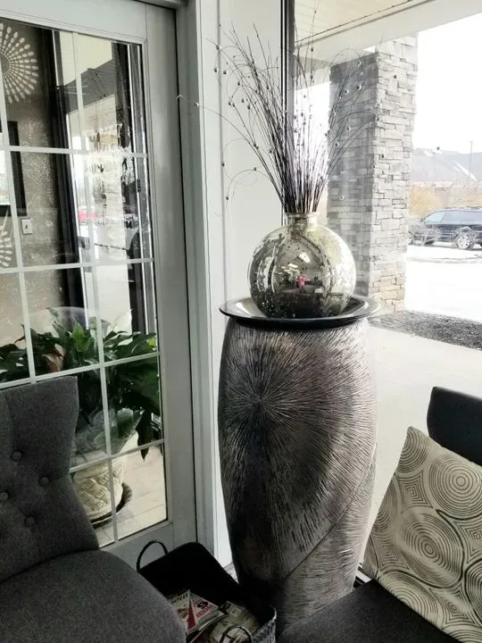 https://cdn.salonspotlight.com/photos/JYDBlo8apqyRhNxRhpBc/2c8ebb0c-829c-4370-899b-f9b5c7d47c5c_720x720