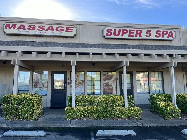 https://cdn.salonspotlight.com/photos/JYET74McLds529AiSW4I/2dc14865-c4ee-41e6-b728-299dc3b0e93d_720x720