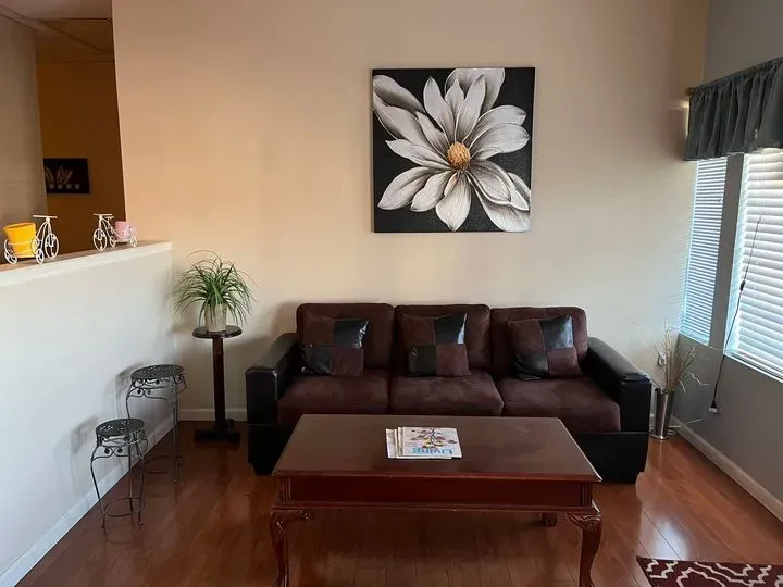 https://cdn.salonspotlight.com/photos/JYET74McLds529AiSW4I/67c28127-11a0-4c3b-ae56-a96f5893cbfe_720x720