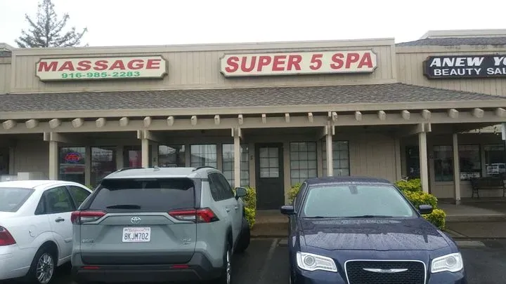 https://cdn.salonspotlight.com/photos/JYET74McLds529AiSW4I/ba216fc8-62ca-4aa2-9660-76f2bb5e7385_720x720