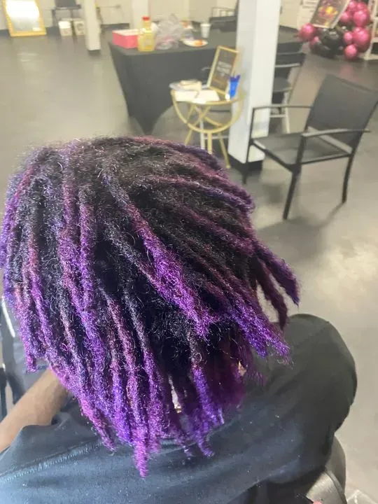 https://cdn.salonspotlight.com/photos/JYJu9zVOzaDmt5gWvnck/5a6c8fed-f62e-404a-b66b-d10d65207a8e_720x720