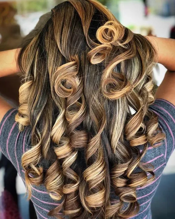 https://cdn.salonspotlight.com/photos/JbBeWDwNAkvSMxUb92Pk/6e59c367-ae01-45fa-9d92-cf3232fbba07_720x720