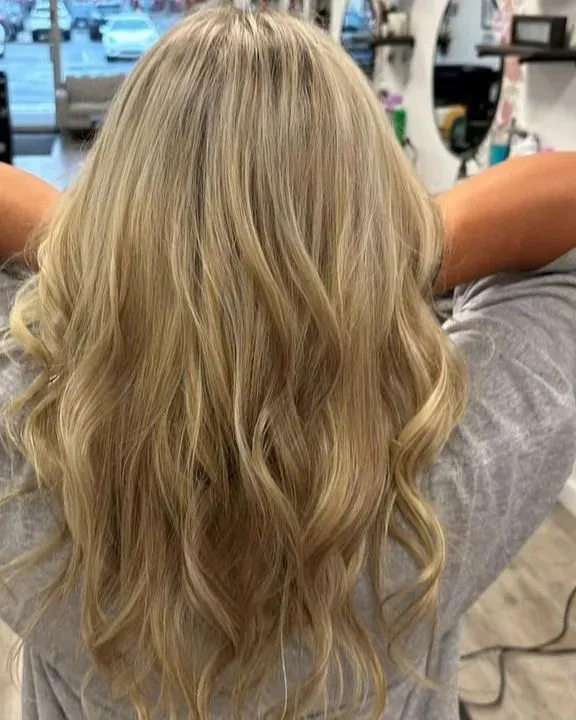 https://cdn.salonspotlight.com/photos/JcxqTfKn0AursgZ1hSLR/56dc88e2-d0e8-4406-89c9-b716a4a5e03e_720x720