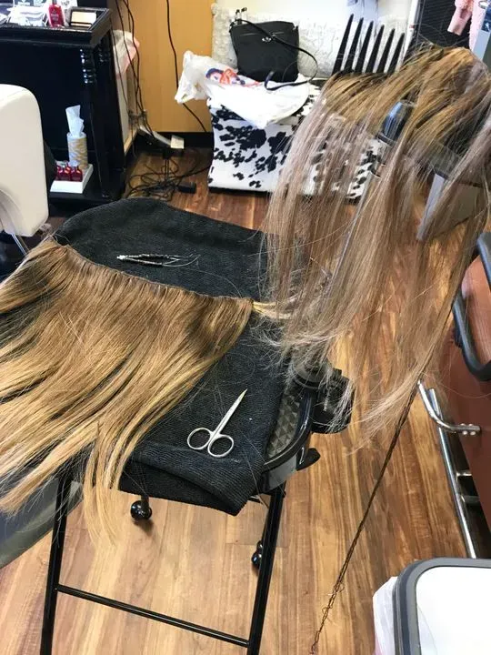 https://cdn.salonspotlight.com/photos/JdKYr8dNqqfyrtIVB0Po/5f3b6a84-6057-4532-9bbb-a03232a99185_720x720