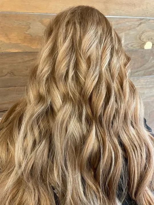 https://cdn.salonspotlight.com/photos/JfSG53KWHg9GgNrjtrY2/0a576942-8046-4392-b339-f37ab987e7a6_720x720