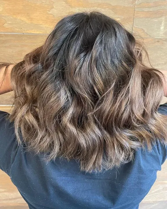 https://cdn.salonspotlight.com/photos/JfSG53KWHg9GgNrjtrY2/51659688-51ee-434c-8411-f941d79a9a83_720x720