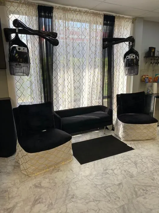 https://cdn.salonspotlight.com/photos/Jjsy70vSYqIXJkMi9SFi/29bc17be-698b-4191-9375-3c106e5a31bb_720x720