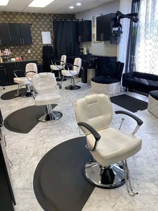 https://cdn.salonspotlight.com/photos/Jjsy70vSYqIXJkMi9SFi/38910a65-5d6a-4d16-9e3e-83e77d3513dd_720x720