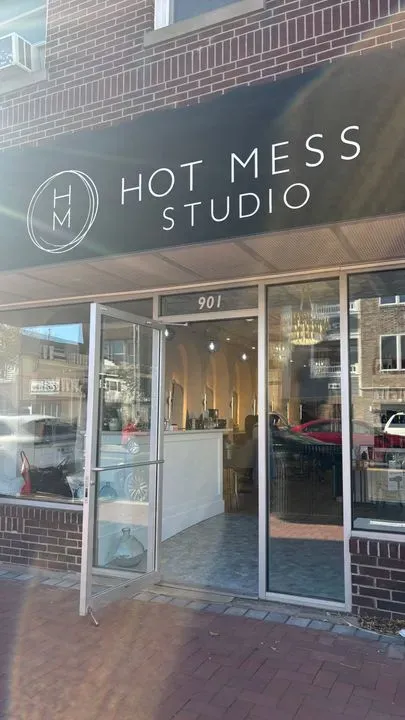 https://cdn.salonspotlight.com/photos/JmCdmylNTmXMdP0dS6nD/03ff0058-3480-426d-8c13-0cab36e5a720_720x720