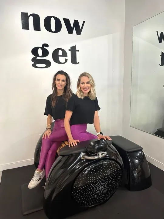https://cdn.salonspotlight.com/photos/JnbzkgRr4aE77P2BiSlm/6dfaa0d4-9cb3-45bf-8ea2-7cb302641622_720x720