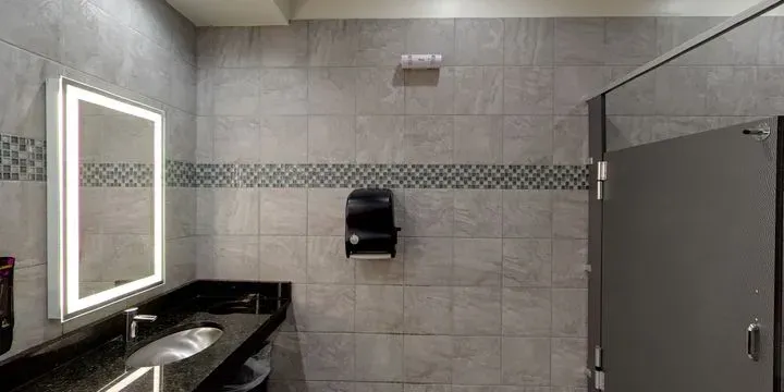 https://cdn.salonspotlight.com/photos/JoH842LmR42xEqPQMpEr/e176c3e8-2551-4473-83e4-df2ba46b8c16_720x720