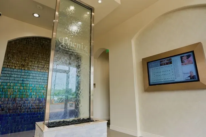 https://cdn.salonspotlight.com/photos/JoHBXUk6Dx0xKdLjTfna/0918b059-b2b2-401f-a210-fa05794c90d8_720x720